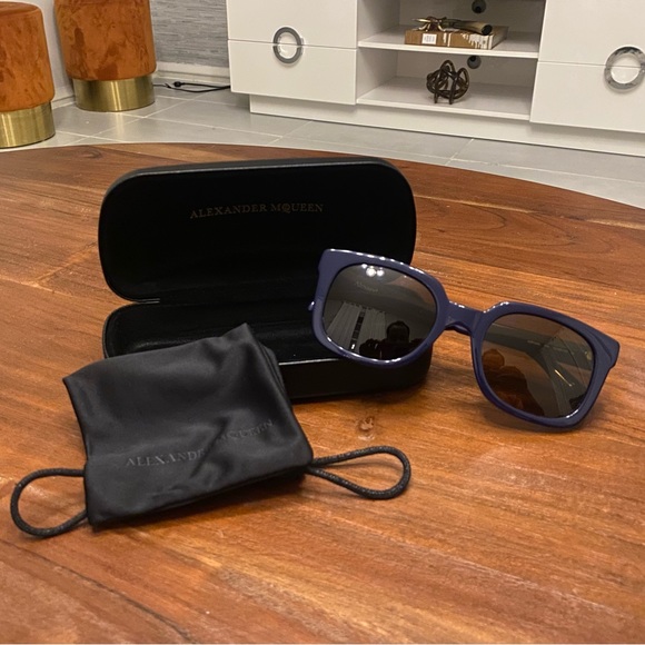 New ‼️ Alexander Mcqueen - Picture 2 of 3